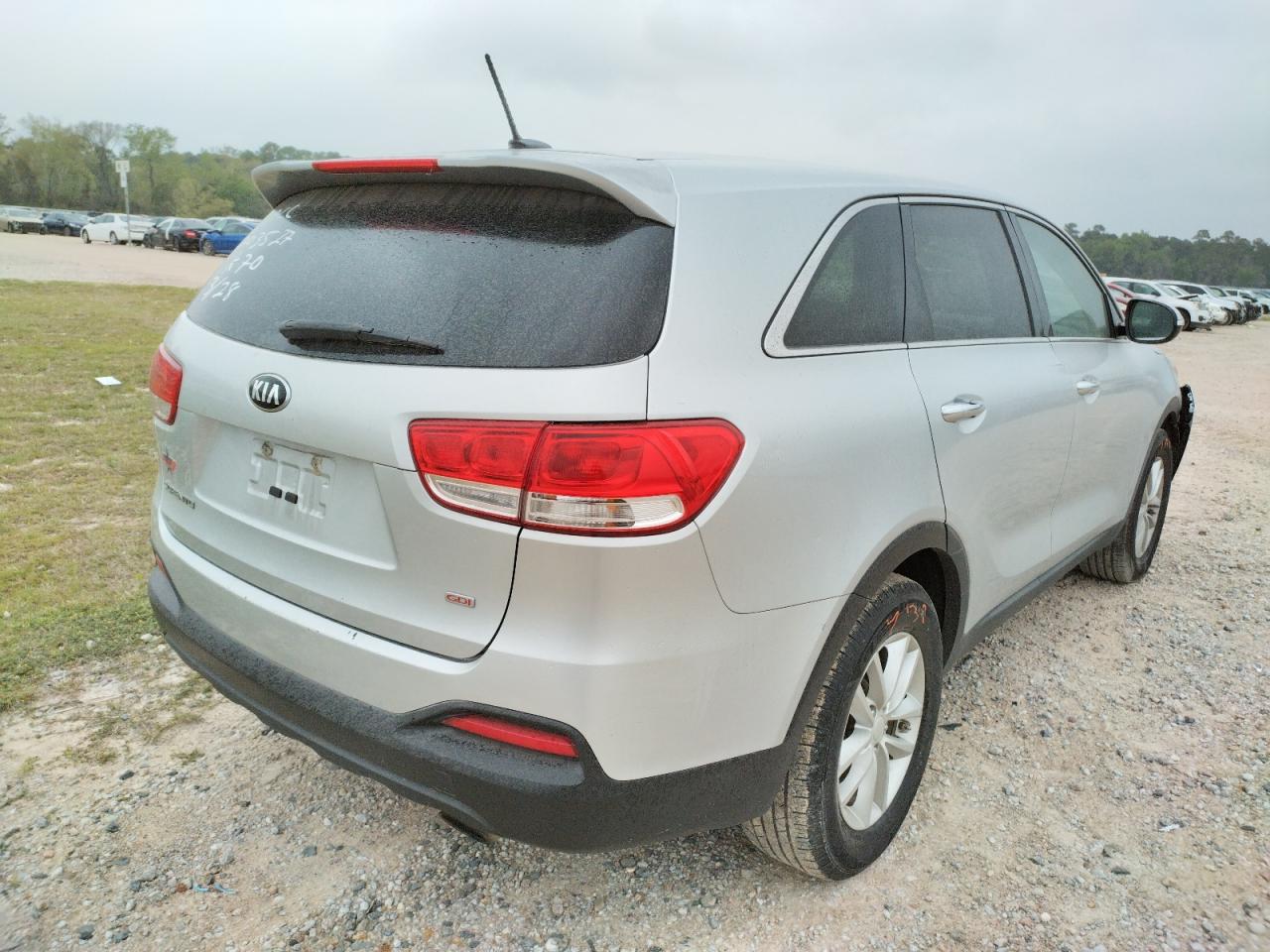 Photo 4 from auction – 2016 KIA SORENTO LX with VIN 5XYPG4A38GG019751