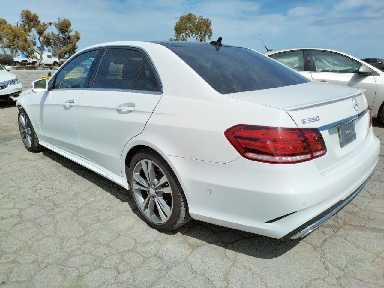 Photo 3 from auction – 2015 MERCEDES-BENZ E 350 with VIN WDDHF5KB6FB115752