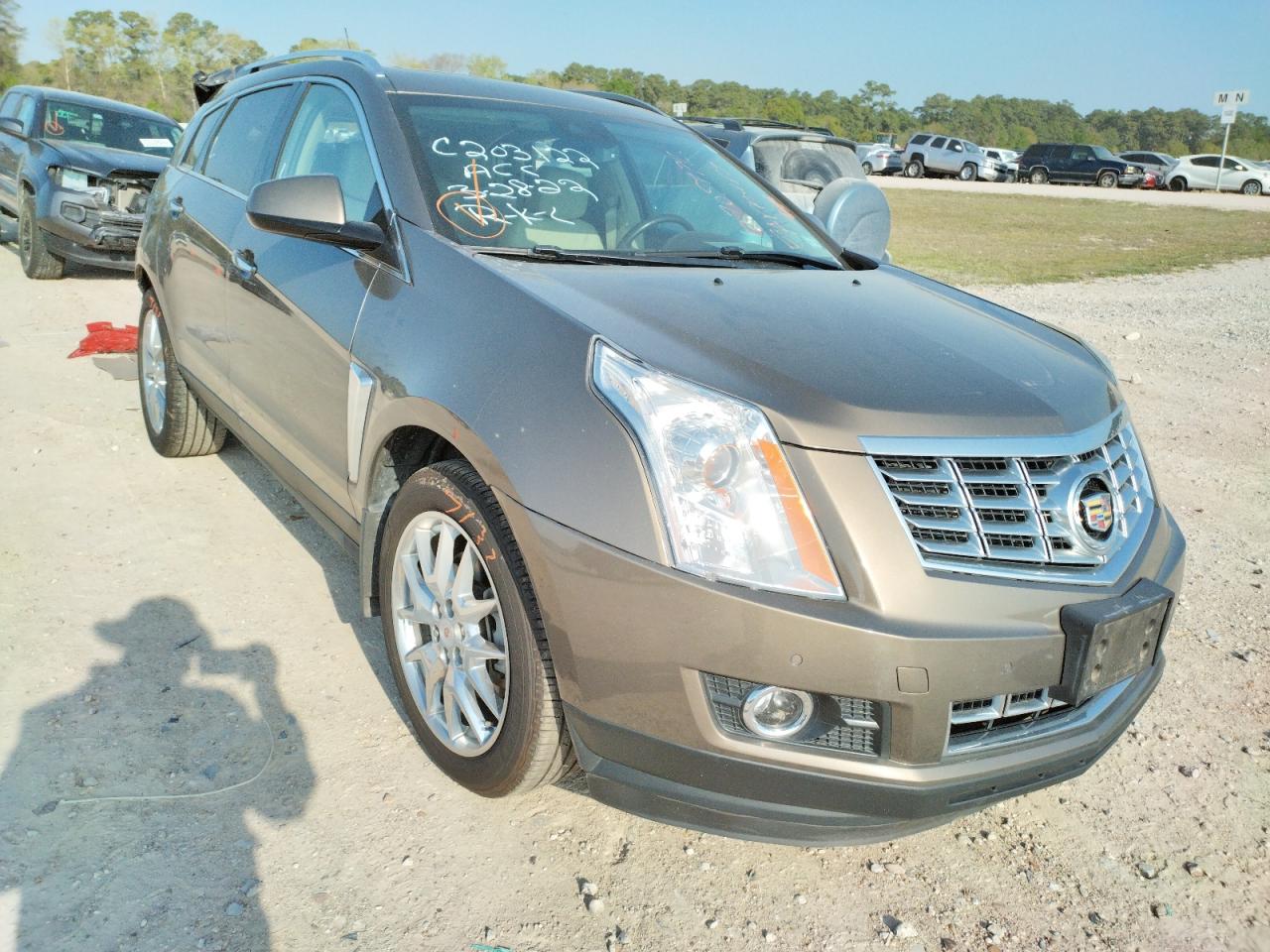 CADILLAC SRX PREMIU 2015 with VIN 3GYFNDE36FS527252 - Photo from auction