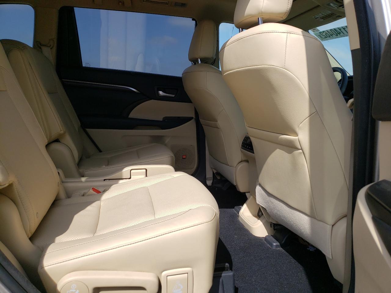 Photo 6 from auction – 2014 TOYOTA HIGHLANDER with VIN 5TDDKRFH6ES023462