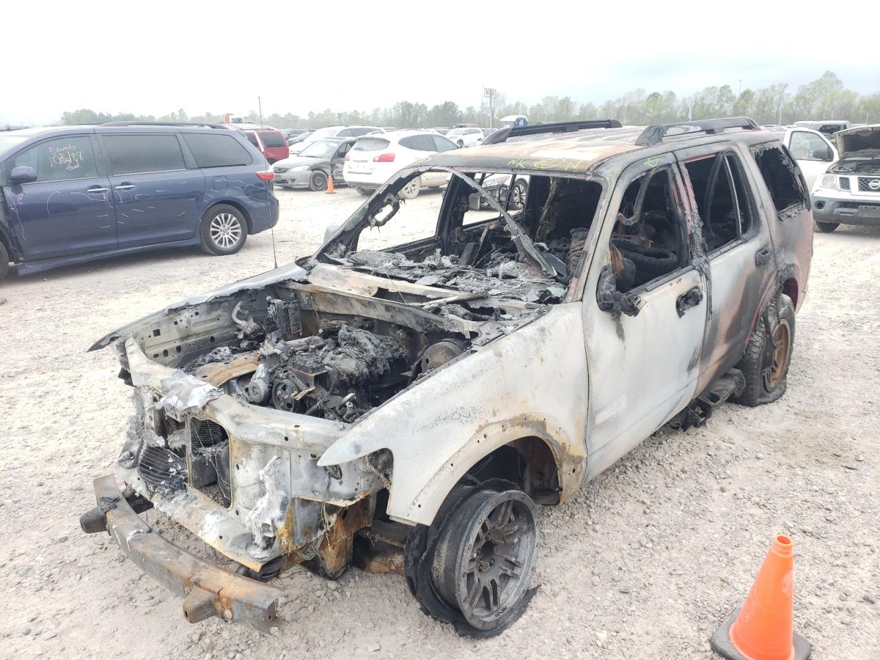 Photo 2 from auction – 2008 FORD EXPLORER X with VIN 1FMEU63E58UA80626