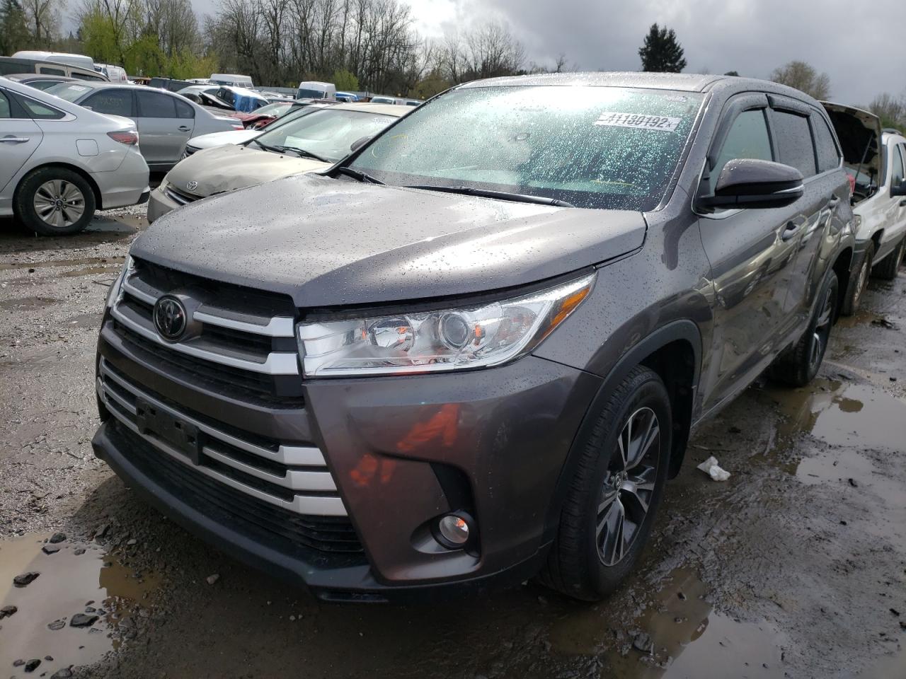 Photo 2 from auction – 2018 TOYOTA HIGHLANDER with VIN 5TDBZRFH7JS814385
