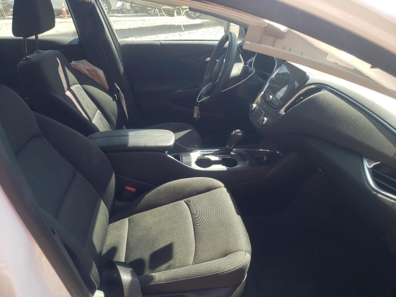 Photo 5 from auction – 2019 CHEVROLET MALIBU LT with VIN 1G1ZD5ST2KF169915