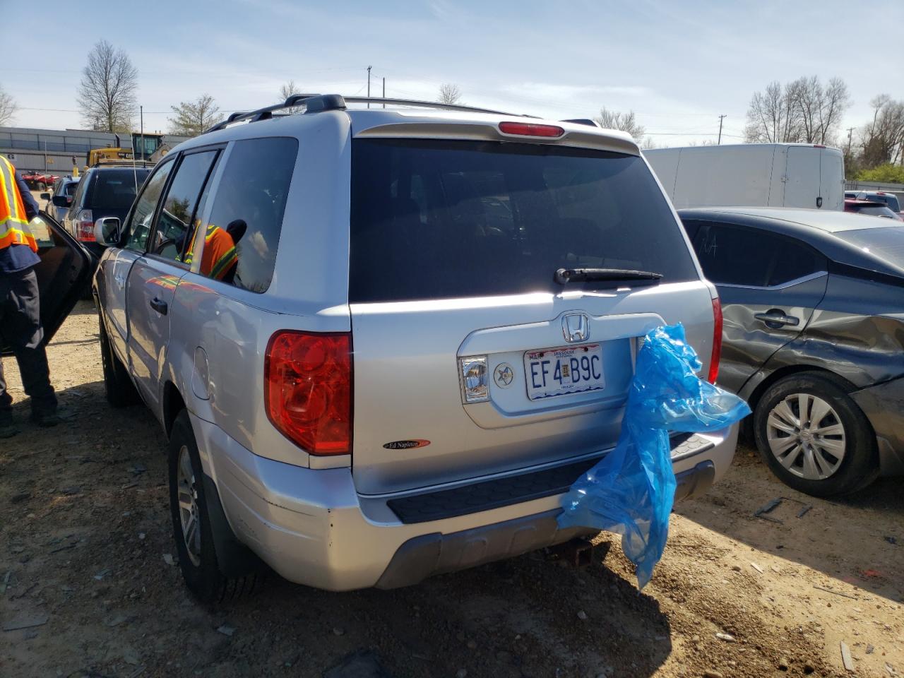 Photo 3 from auction – 2005 HONDA PILOT EX with VIN 2HKYF18455H516802