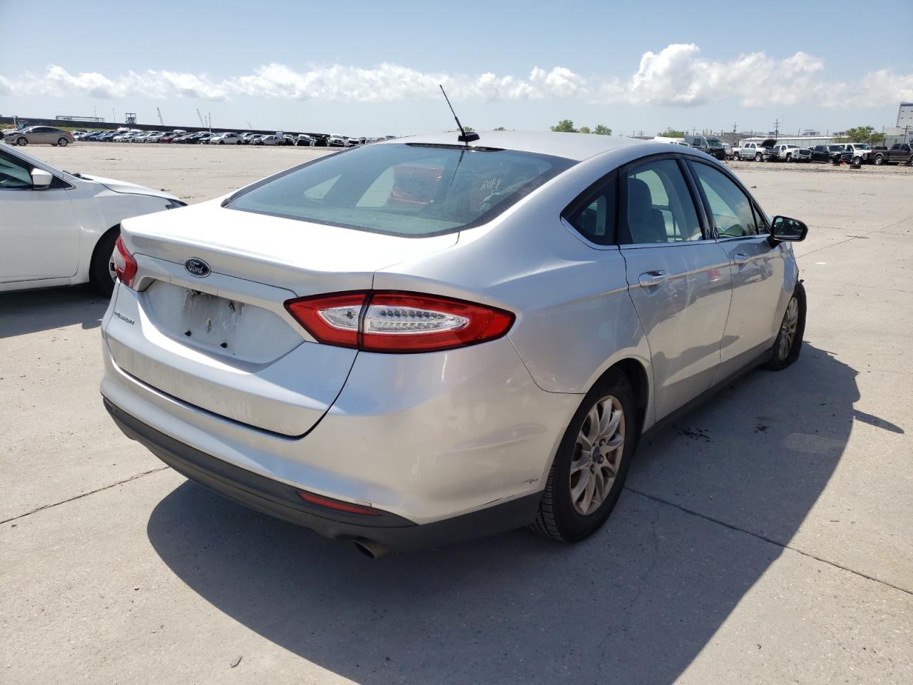 Photo 4 from auction – 2016 FORD FUSION S with VIN 3FA6P0G77GR176326