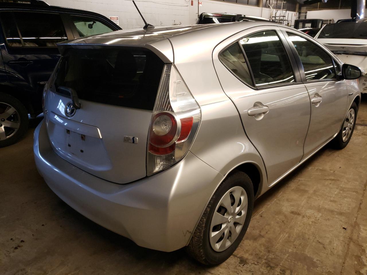 Photo 4 from auction – 2014 TOYOTA PRIUS C with VIN JTDKDTB36E1561648