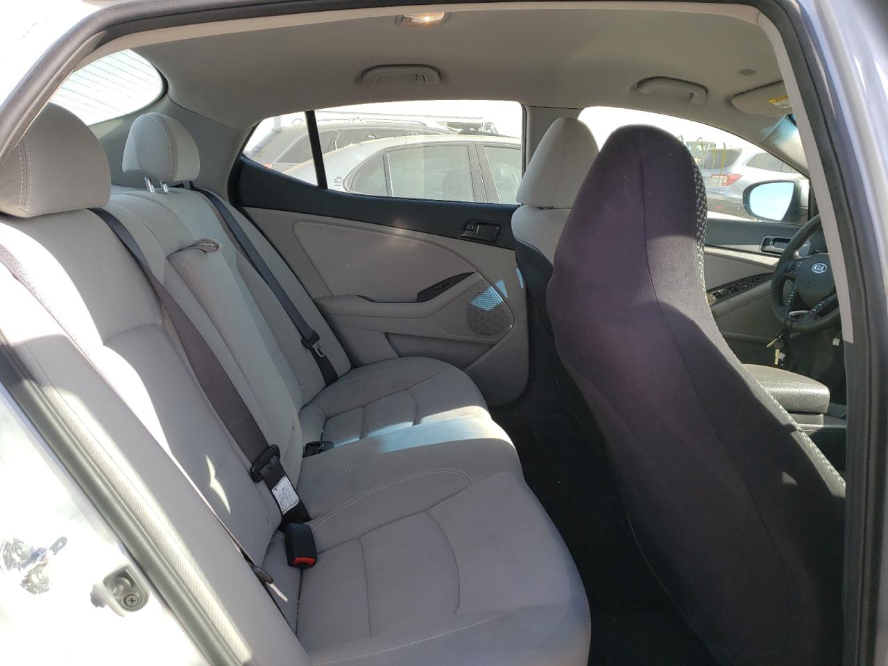 Zdjęcie 6 z aukcji – 2012 KIA OPTIMA LX z VIN 5XXGM4A77CG007231
