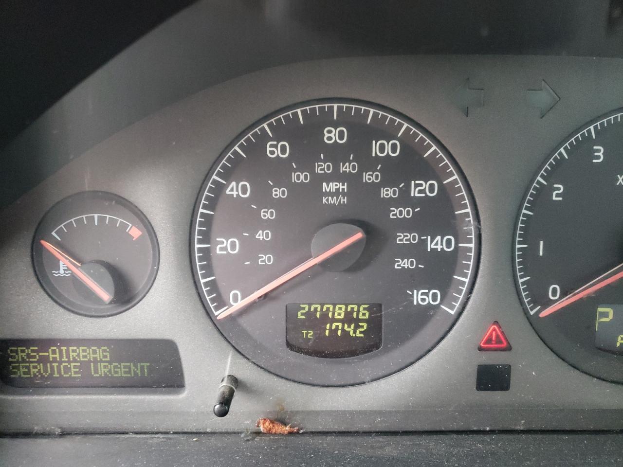 Photo 8 from auction – 2002 VOLVO V70 XC with VIN YV1SZ58D521077120