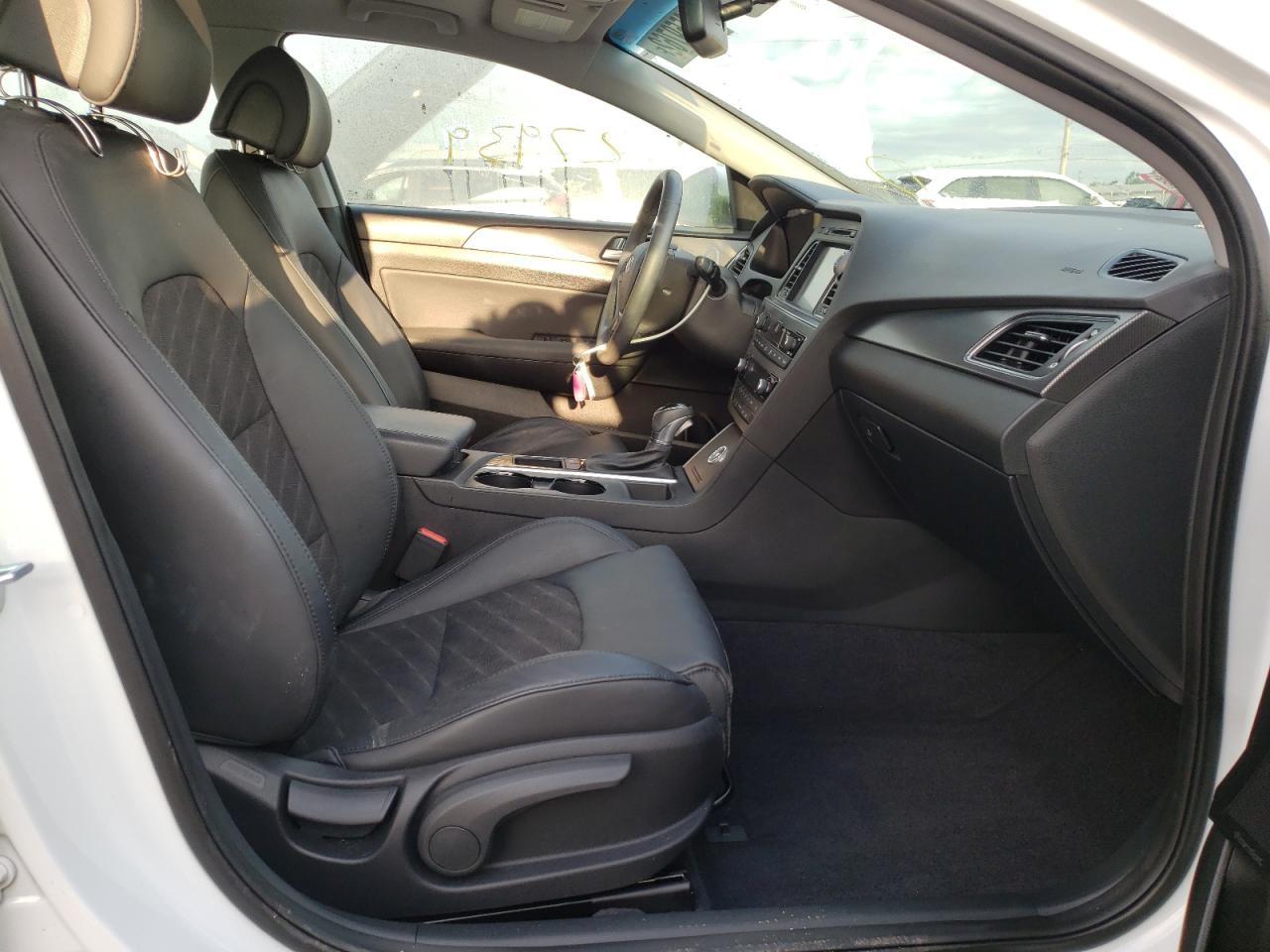 Photo 5 from auction – 2016 HYUNDAI SONATA SPO with VIN 5NPE34AF4GH327571