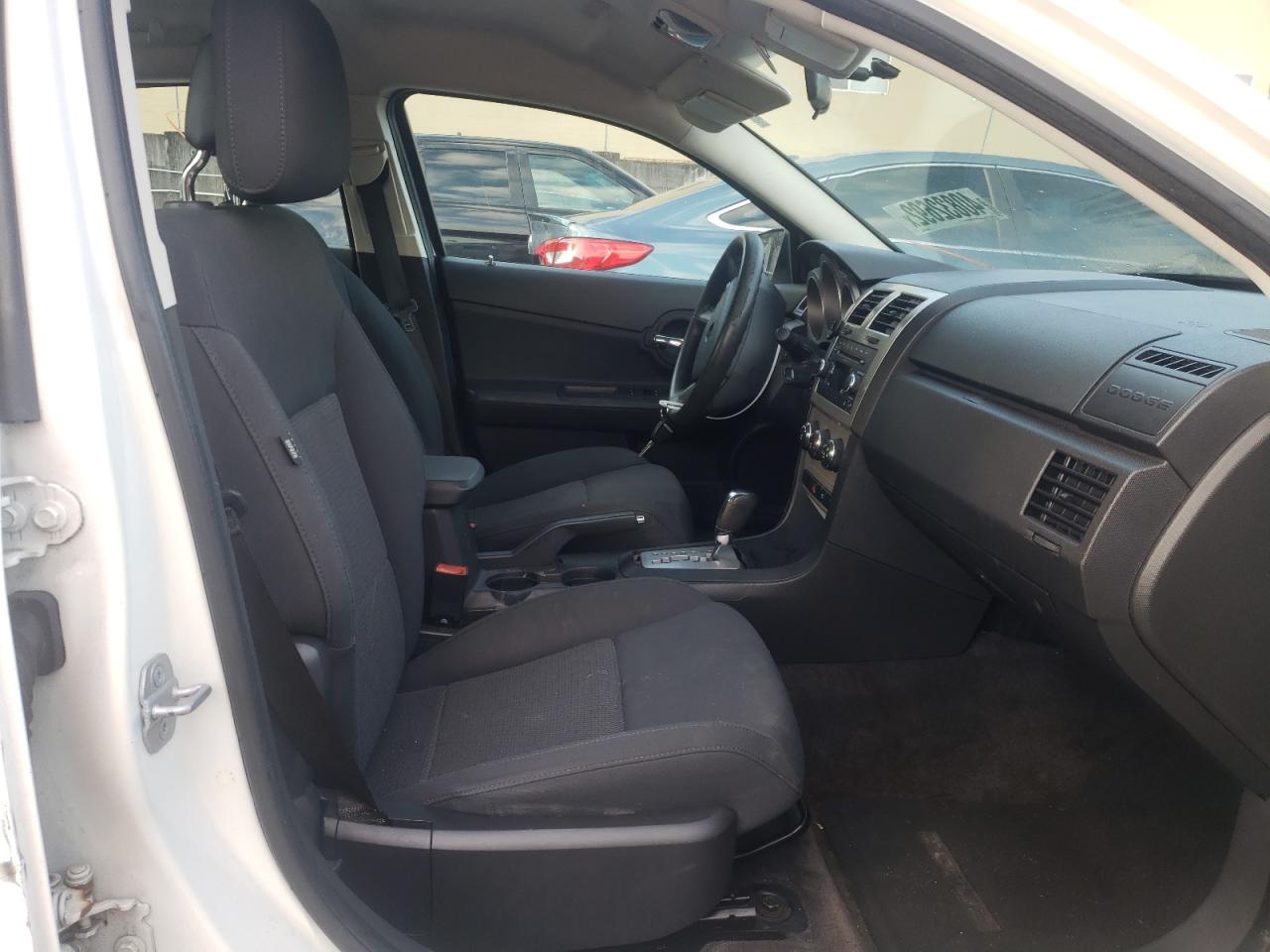 Photo 5 from auction – 2010 DODGE AVENGER SX with VIN 1B3CC4FB4AN128106