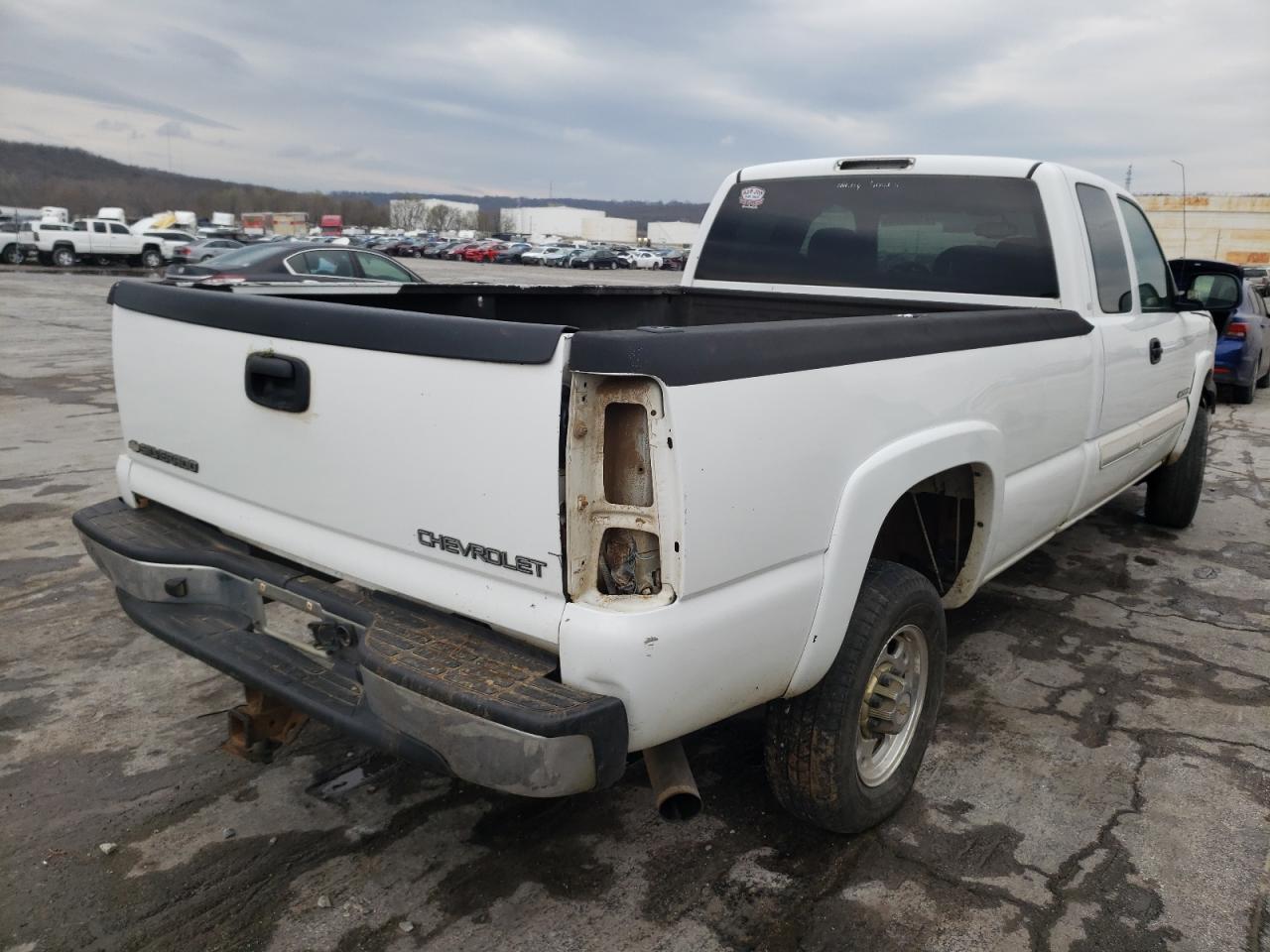 Photo 4 from auction – 2004 CHEVROLET 1500 SILVE with VIN 1GCHC29U74E192599