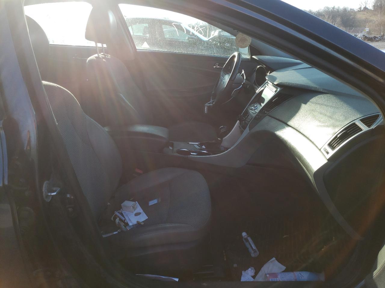 Photo 5 from auction – 2012 HYUNDAI SONATA SE with VIN 5NPEC4AB7CH433181