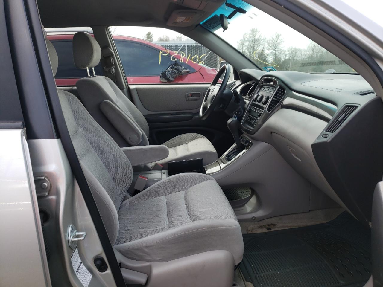 Photo 5 from auction – 2002 TOYOTA HIGHLANDER with VIN JTEHF21A820067982