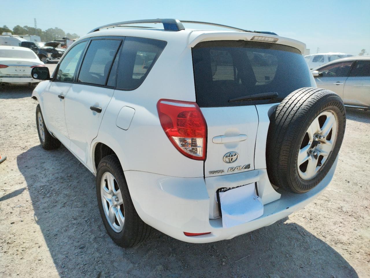 Photo 3 from auction – 2006 TOYOTA RAV4 with VIN JTMZD33V066007685