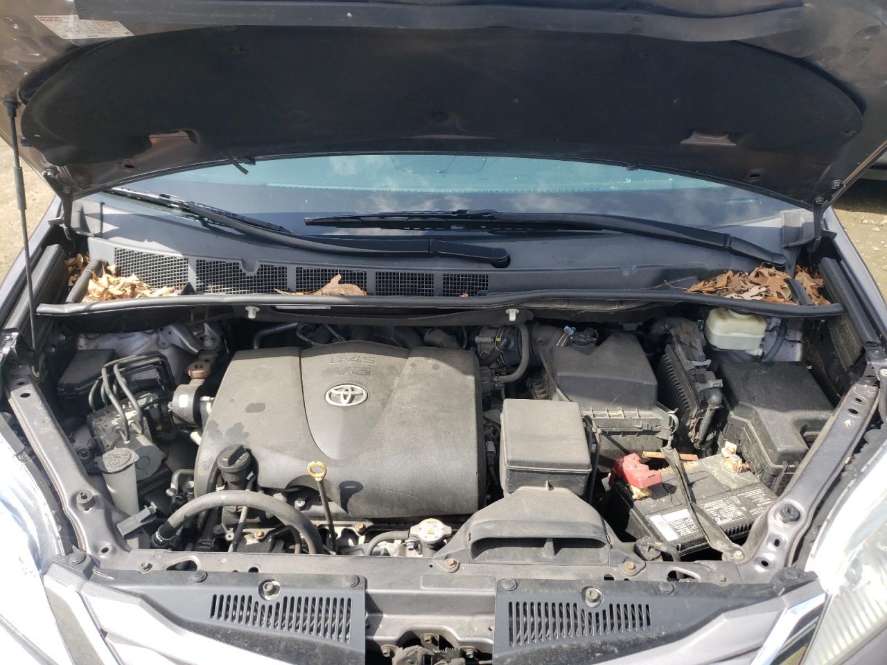 Photo 7 from auction – 2017 TOYOTA SIENNA XLE with VIN 5TDYZ3DC2HS851496
