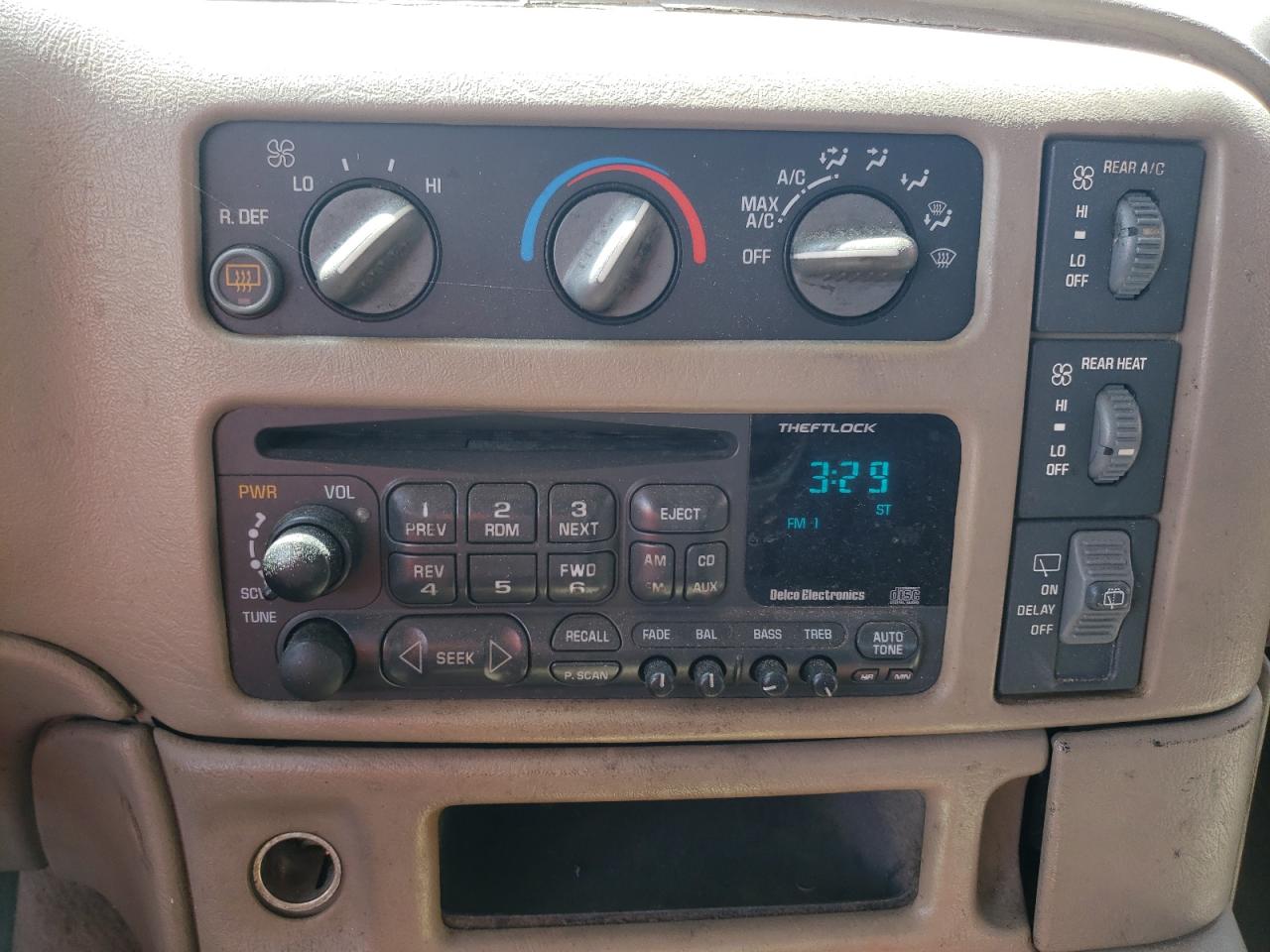 Photo 9 from auction – 2003 CHEVROLET ASTRO with VIN 1GNDM19X73B130997