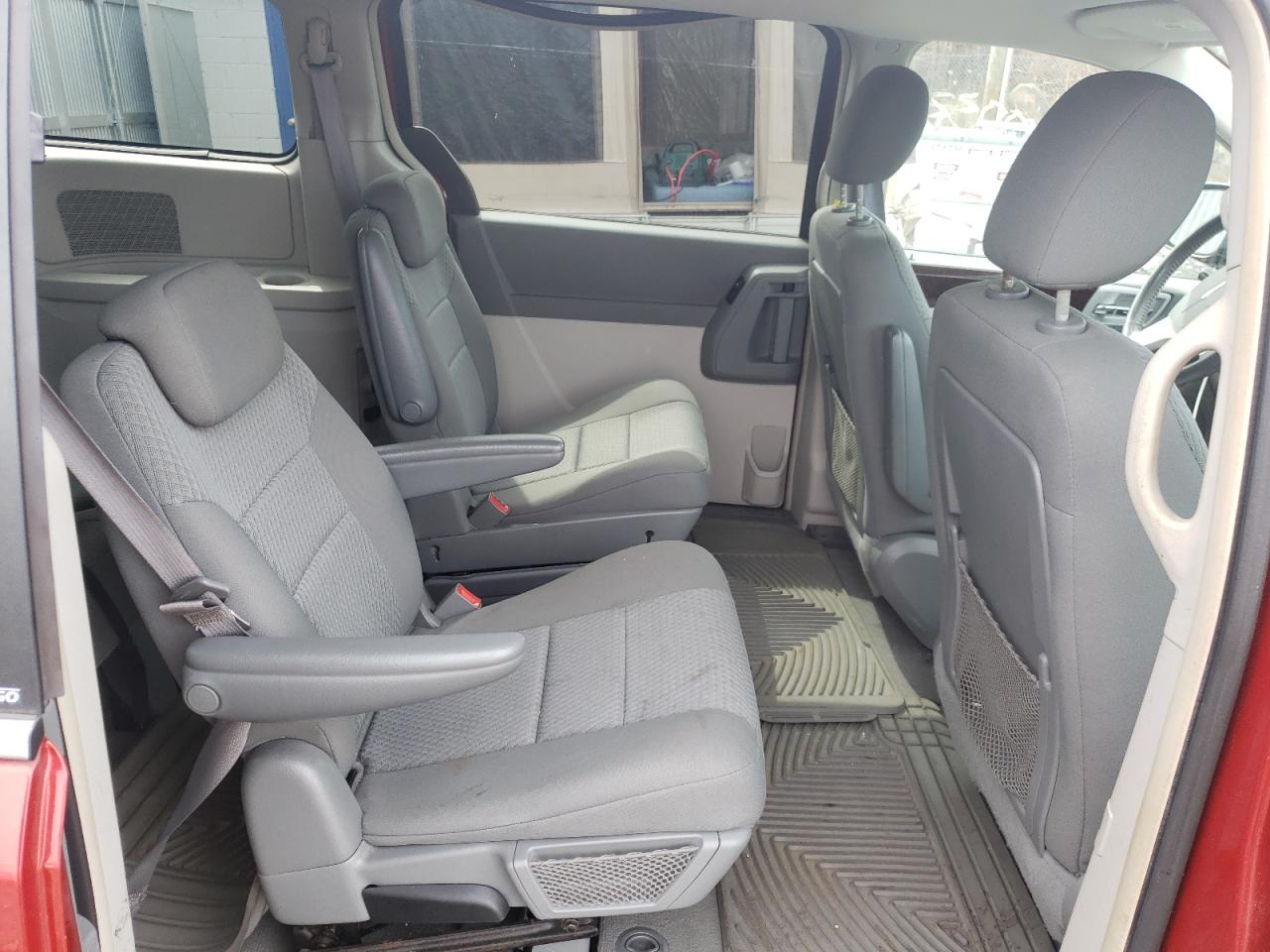 Photo 6 from auction – 2010 CHRYSLER TOWN & COU with VIN 2A4RR5D19AR195742