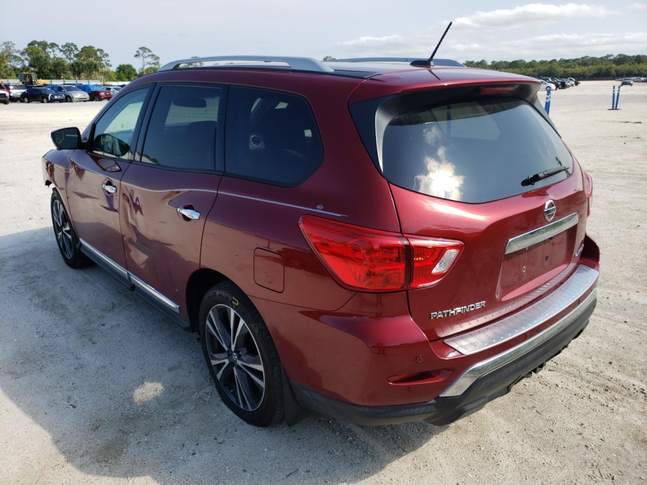 Photo 3 from auction – 2018 NISSAN PATHFINDER with VIN 5N1DR2MN2JC619624
