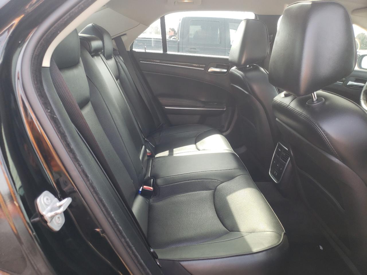 Photo 6 from auction – 2015 CHRYSLER 300C with VIN 2C3CCAKG0FH883126