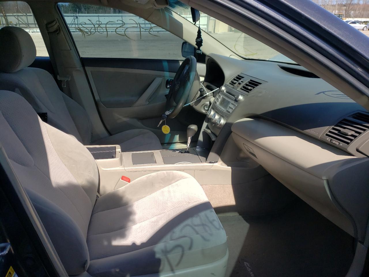 Photo 5 from auction – 2011 TOYOTA CAMRY BASE with VIN 4T1BF3EK2BU190653
