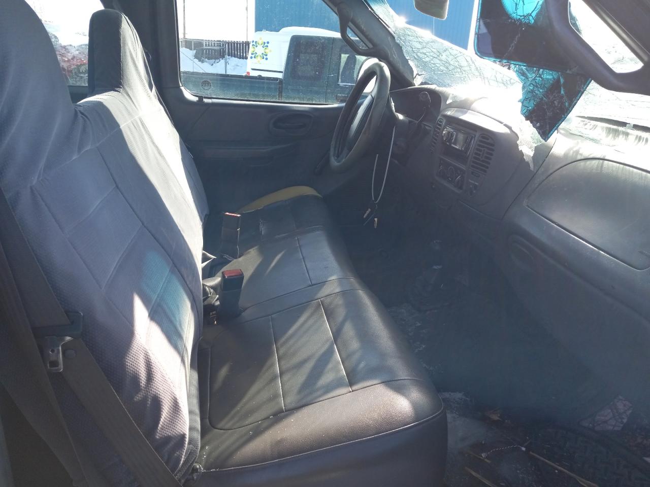 Photo 5 from auction – 2001 FORD F150 with VIN 1FTRX18W11NB70311