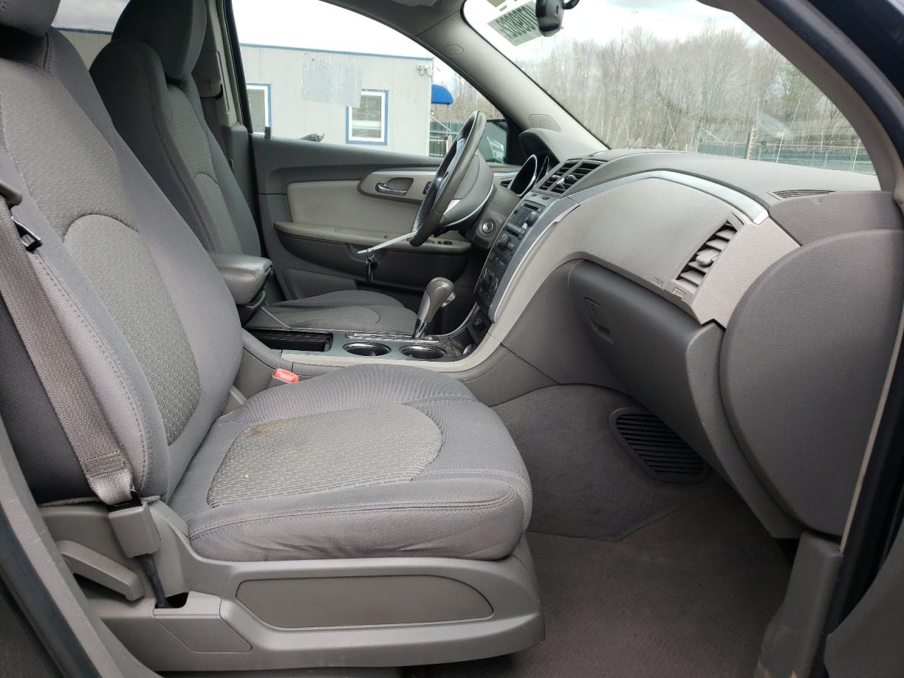 Photo 5 from auction – 2009 CHEVROLET TRAVERSE L with VIN 1GNEV23D69S177890