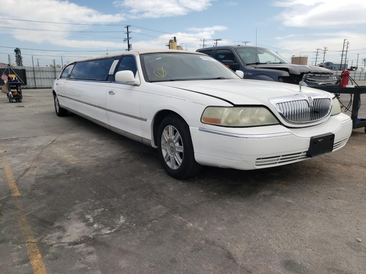 LINCOLN TOWN CAR E 2004 with VIN 1L1FM81W54Y650821 - Photo from auction