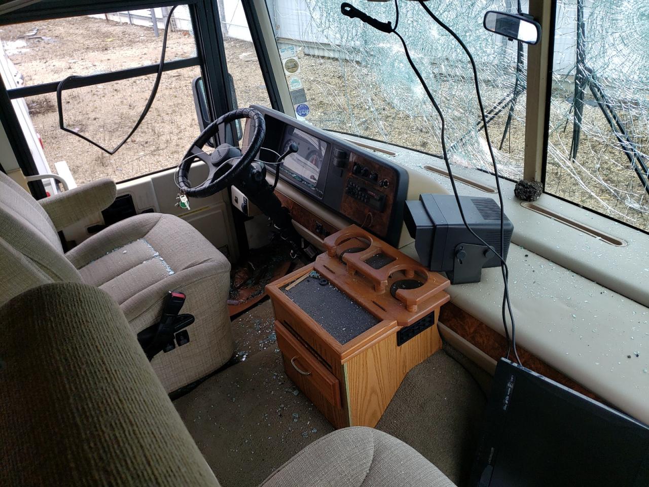 Photo 5 from auction – 1997 CHEVROLET P30 with VIN 1GBLP37J6V3301519