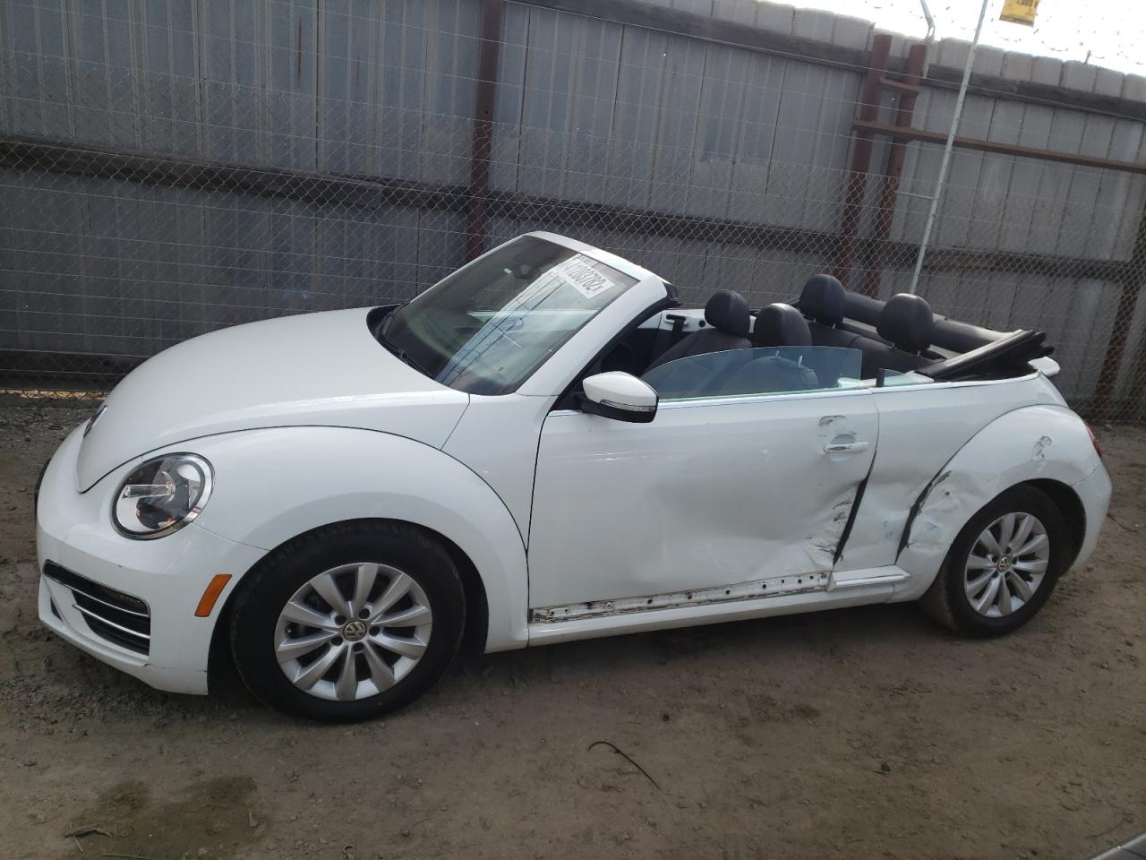 Photo 9 from auction – 2018 VOLKSWAGEN BEETLE S with VIN 3VW5DAAT4JM512736