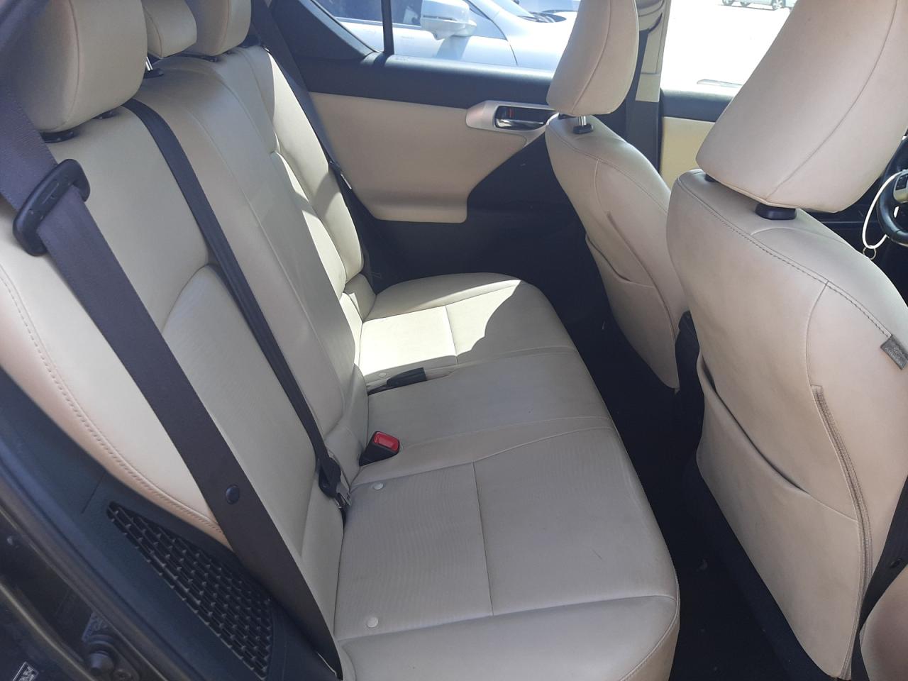 Photo 6 from auction – 2011 LEXUS CT 200 with VIN JTHKD5BH5B2026354