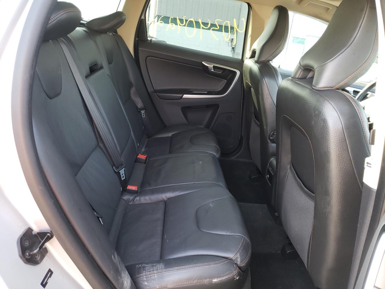 Photo 6 from auction – 2010 VOLVO XC60 3.2 with VIN YV4960DZ4A2080114