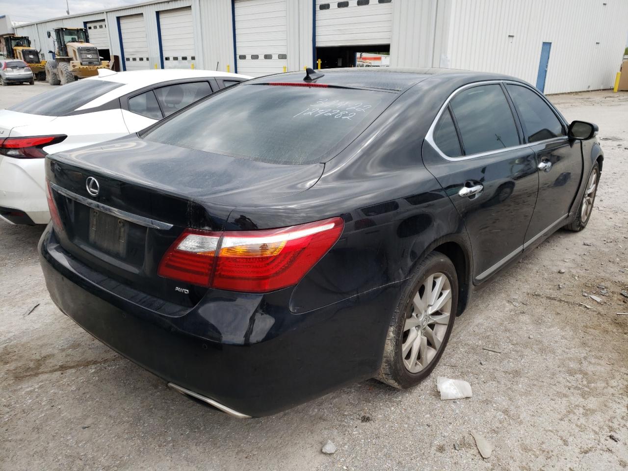 Photo 4 from auction – 2011 LEXUS LS 460L with VIN JTHDL5EF5B5003127