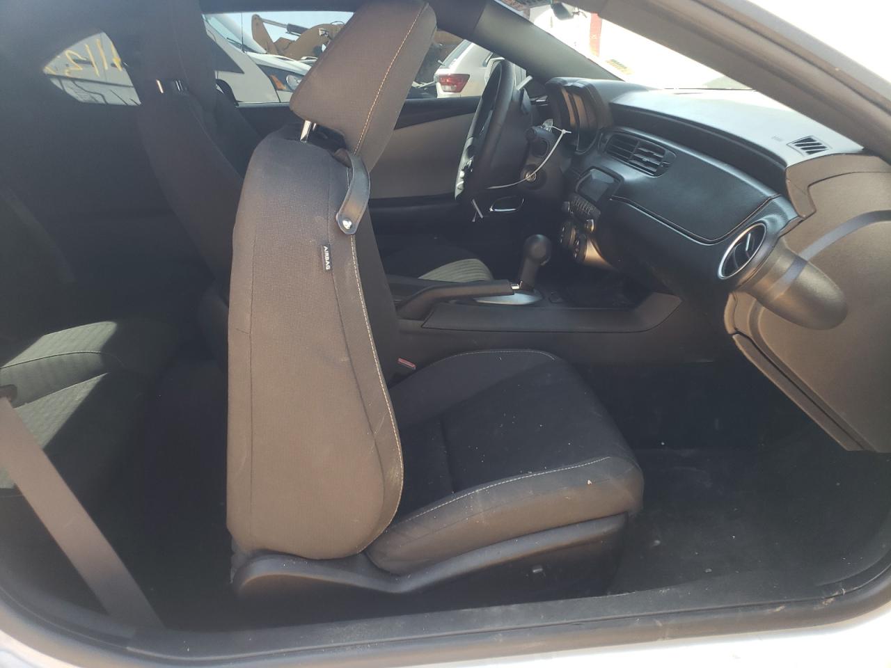 Photo 5 from auction – 2015 CHEVROLET CAMARO LS with VIN 2G1FB1E37F9176841