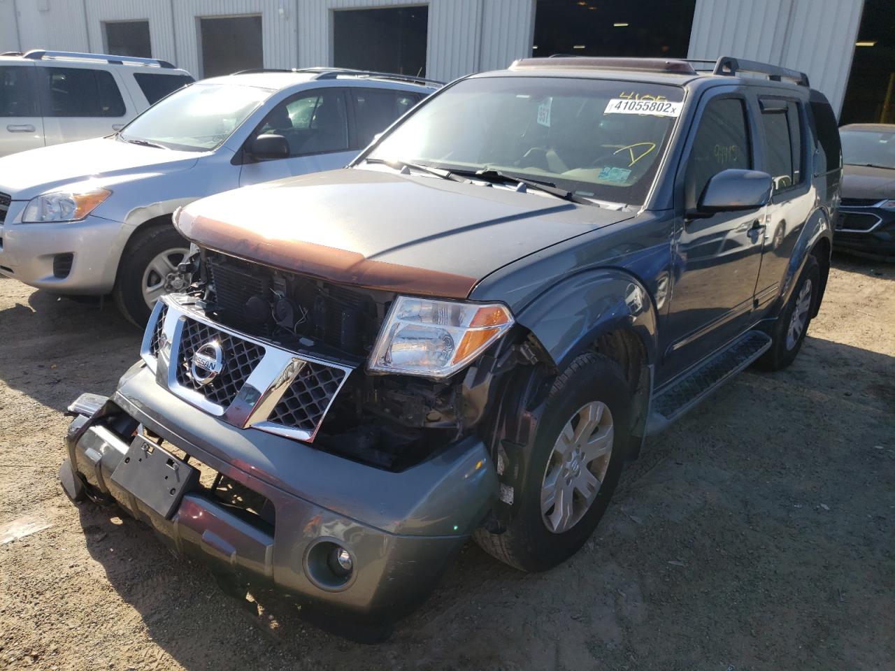 Photo 2 from auction – 2005 NISSAN PATHFINDER with VIN 5N1AR18W15C702841