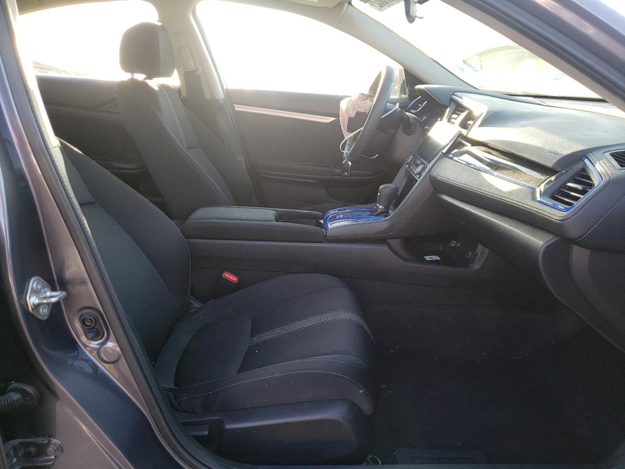Photo 5 from auction – 2017 HONDA CIVIC EX with VIN 19XFC2F7XHE061392