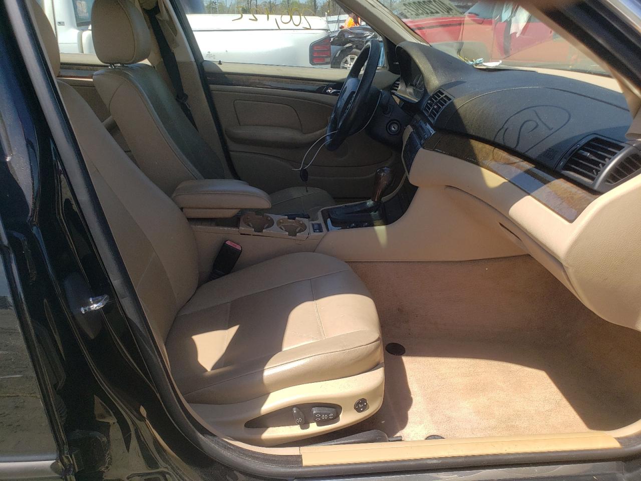 Photo 5 from auction – 2004 BMW 330 I with VIN WBAEV53444KM33301