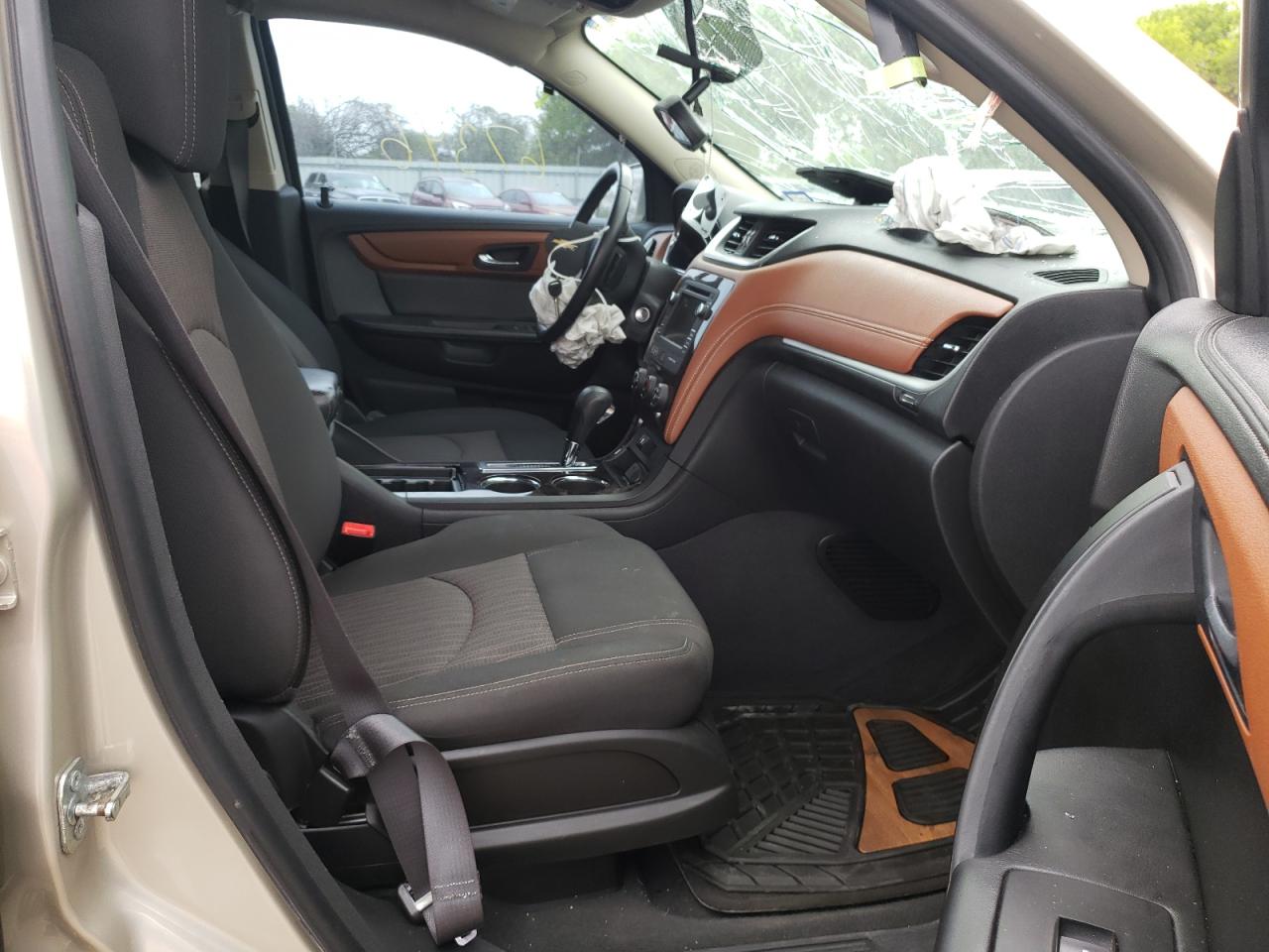 Photo 5 from auction – 2015 CHEVROLET TRAVERSE L with VIN 1GNKRGKD0FJ388171