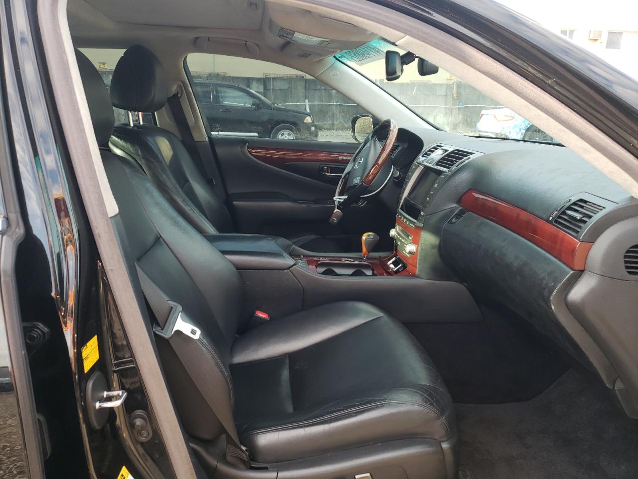 Photo 5 from auction – 2011 LEXUS LS 460 with VIN JTHGL1EF9B5042017