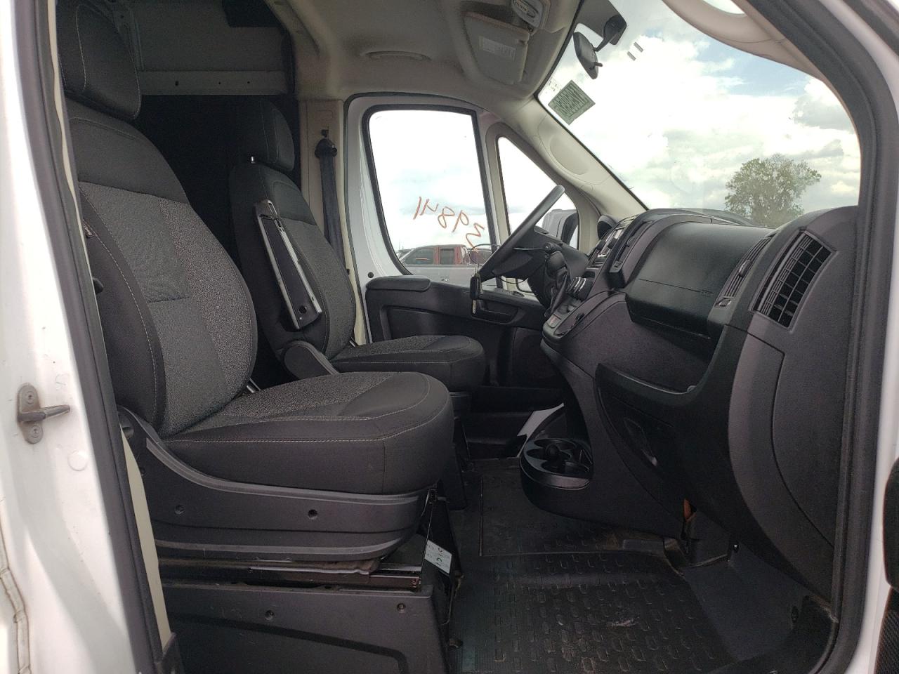 Photo 5 from auction – 2019 RAM PROMASTER with VIN 3C6TRVBG2KE554054