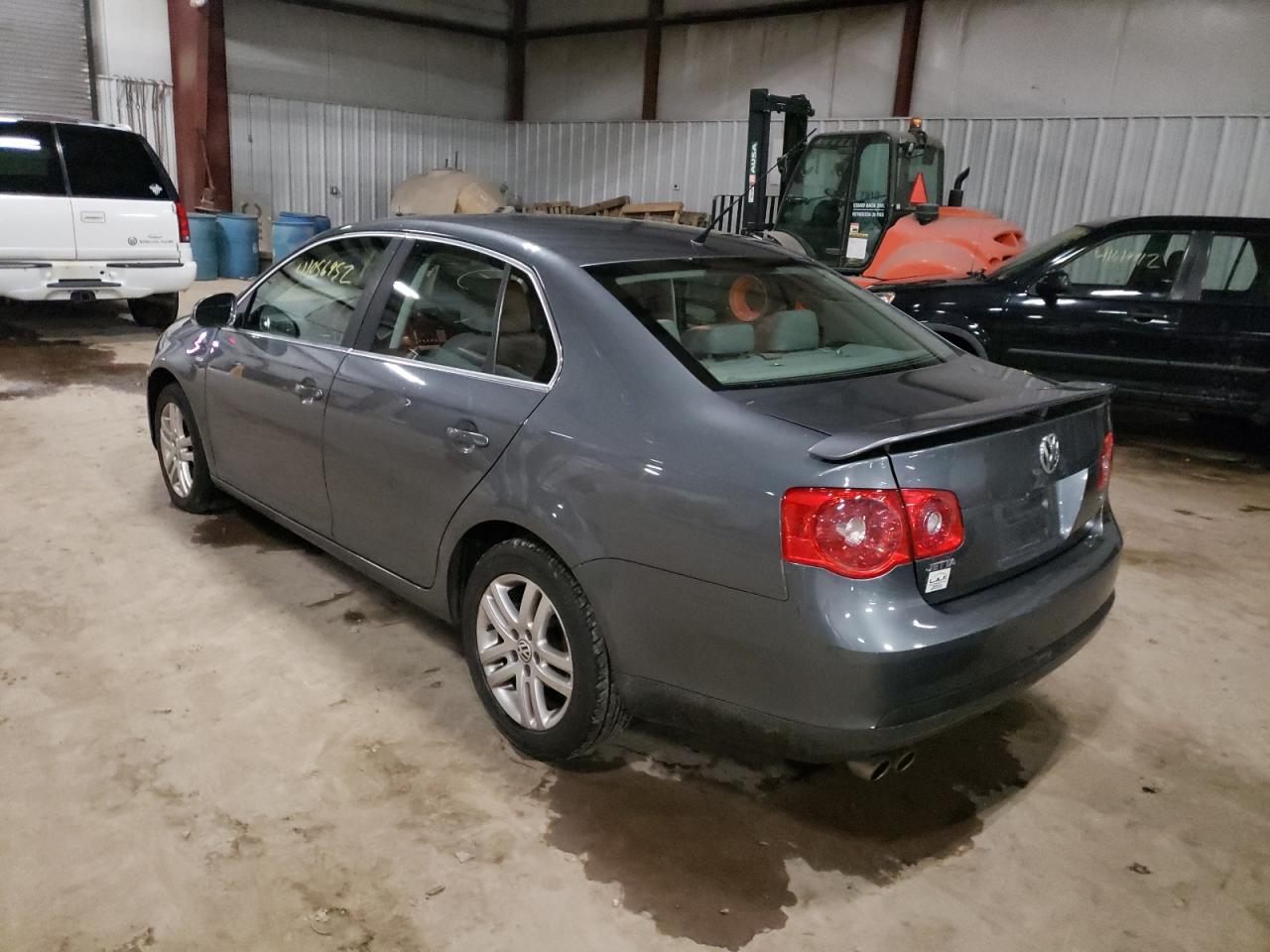 Photo 3 from auction – 2007 VOLKSWAGEN JETTA WOLF with VIN 3VWEG71K07M139477