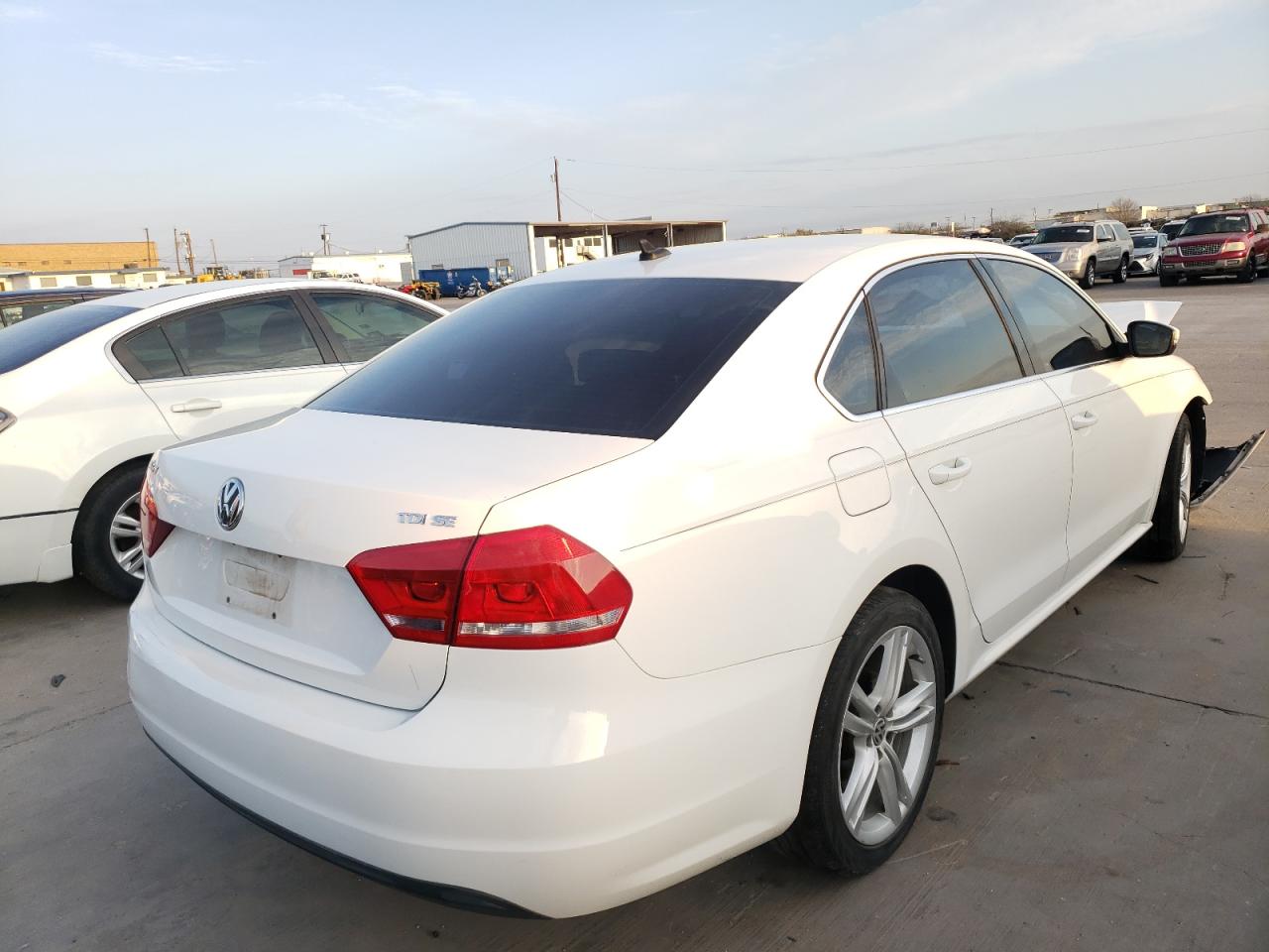 Photo 4 from auction – 2014 VOLKSWAGEN PASSAT SE with VIN 1VWBN7A37EC072389