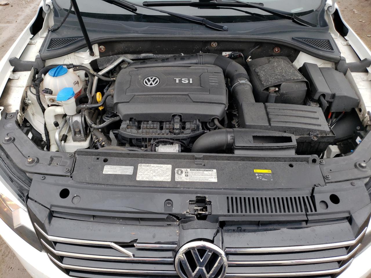 Photo 7 from auction – 2015 VOLKSWAGEN PASSAT SE with VIN 1VWBS7A3XFC046847