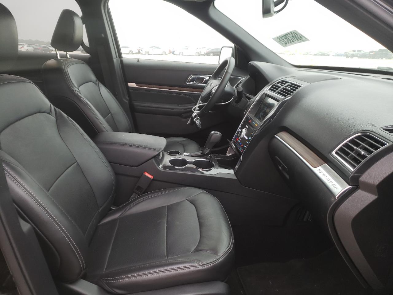 Photo 5 from auction – 2019 FORD EXPLORER L with VIN 1FM5K7F89KGB42830