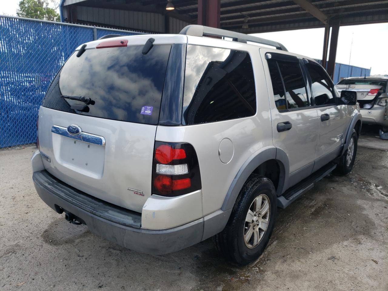 Photo 4 from auction – 2006 FORD EXPLORER X with VIN 1FMEU63E16UA98392