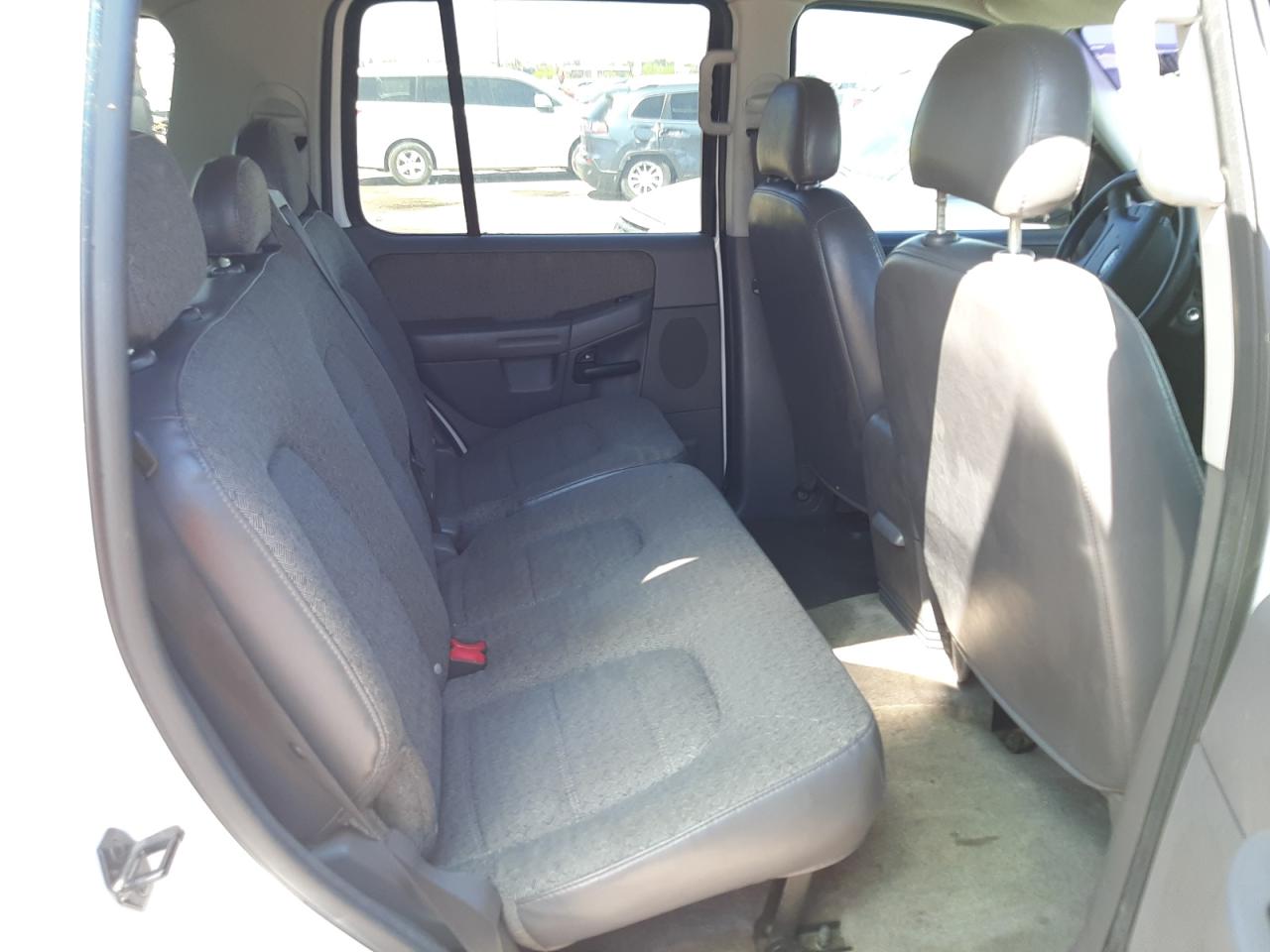 Photo 6 from auction – 2004 FORD EXPLORER X with VIN 1FMZU62K04ZA14460