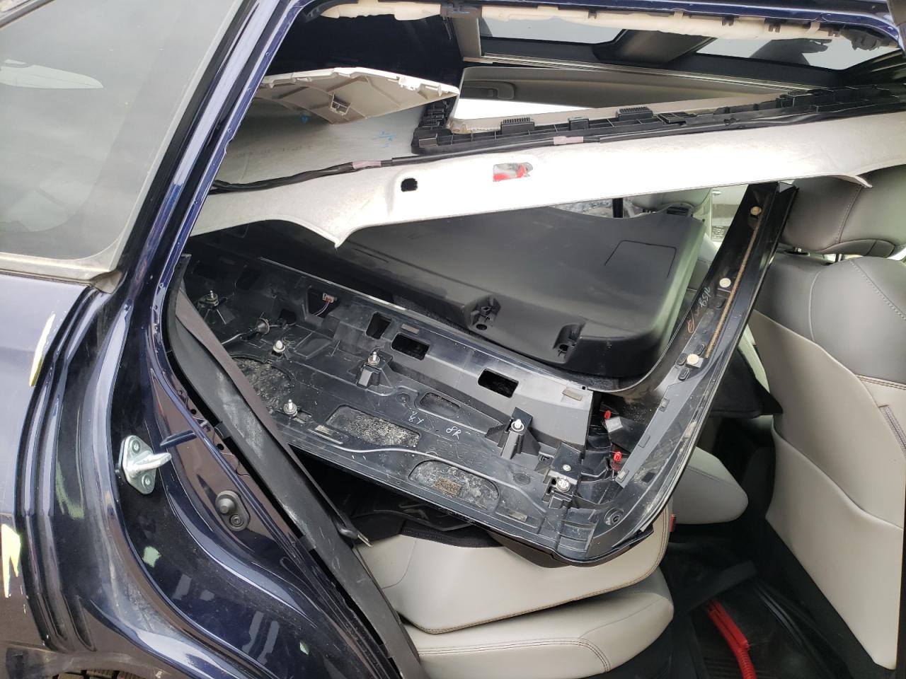 Photo 6 from auction – 2019 TOYOTA RAV4 LIMIT with VIN JTMDWRFV9KD516893