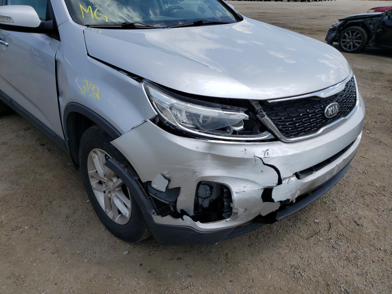 Photo 9 from auction – 2015 KIA SORENTO LX with VIN 5XYKT4A78FG590146