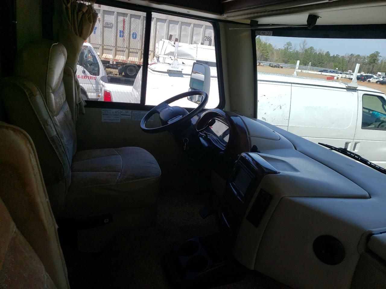 Photo 5 from auction – 2013 FORD F53 with VIN 1F64F5DY7D0A05668