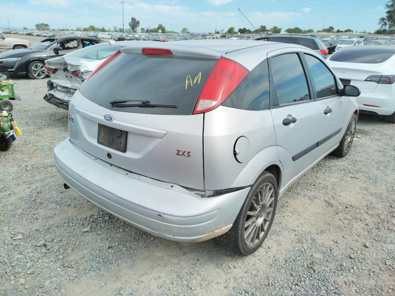 Photo 4 from auction – 2003 FORD FOCUS ZX5 with VIN 3FAFP37Z53R149123