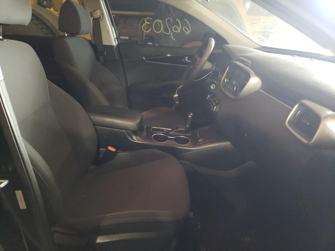 Photo 5 from auction – 2018 KIA SORENTO LX with VIN 5XYPGDA33JG415819